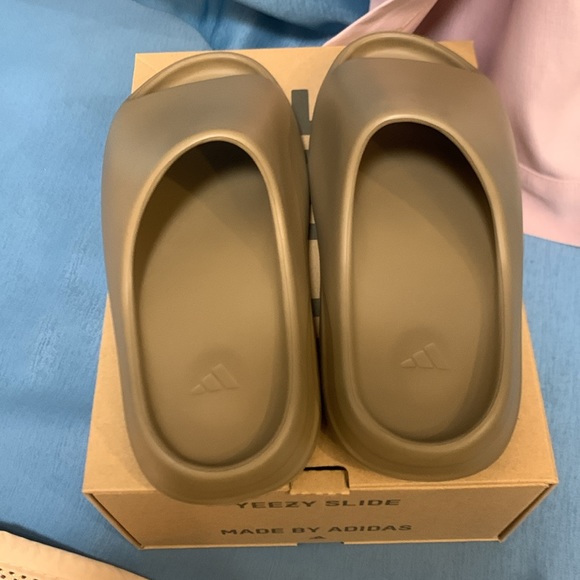 adidas gazelle silver green womens Adidas Yeezy Slide Earth Brown (FV8425) main image 1